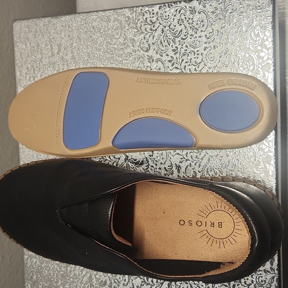 NWOB BRIOSO Women's Black Leather Shoes Size 7 1/2. - Picture 6 of 12